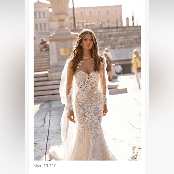 BERTA BRIDAL 19-110 Athens Collection STUNNING gown wedding dress! - Picture 7 of 17